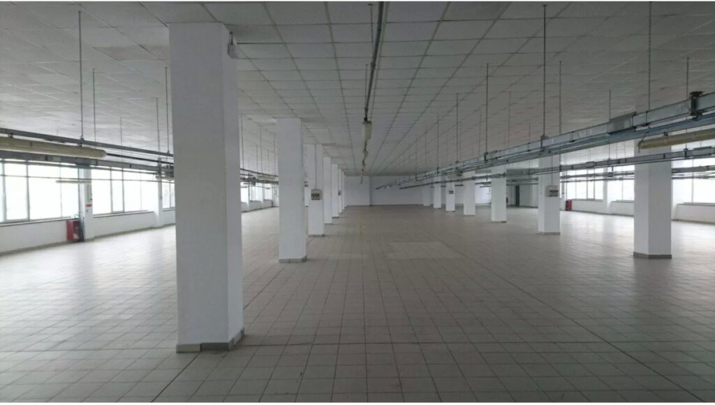 Un-ghid-practic-pentru-a-alege-intre-inchirierea-si-cumpararea-unui-spatiu-de-birou-sau-depozit.jpg
